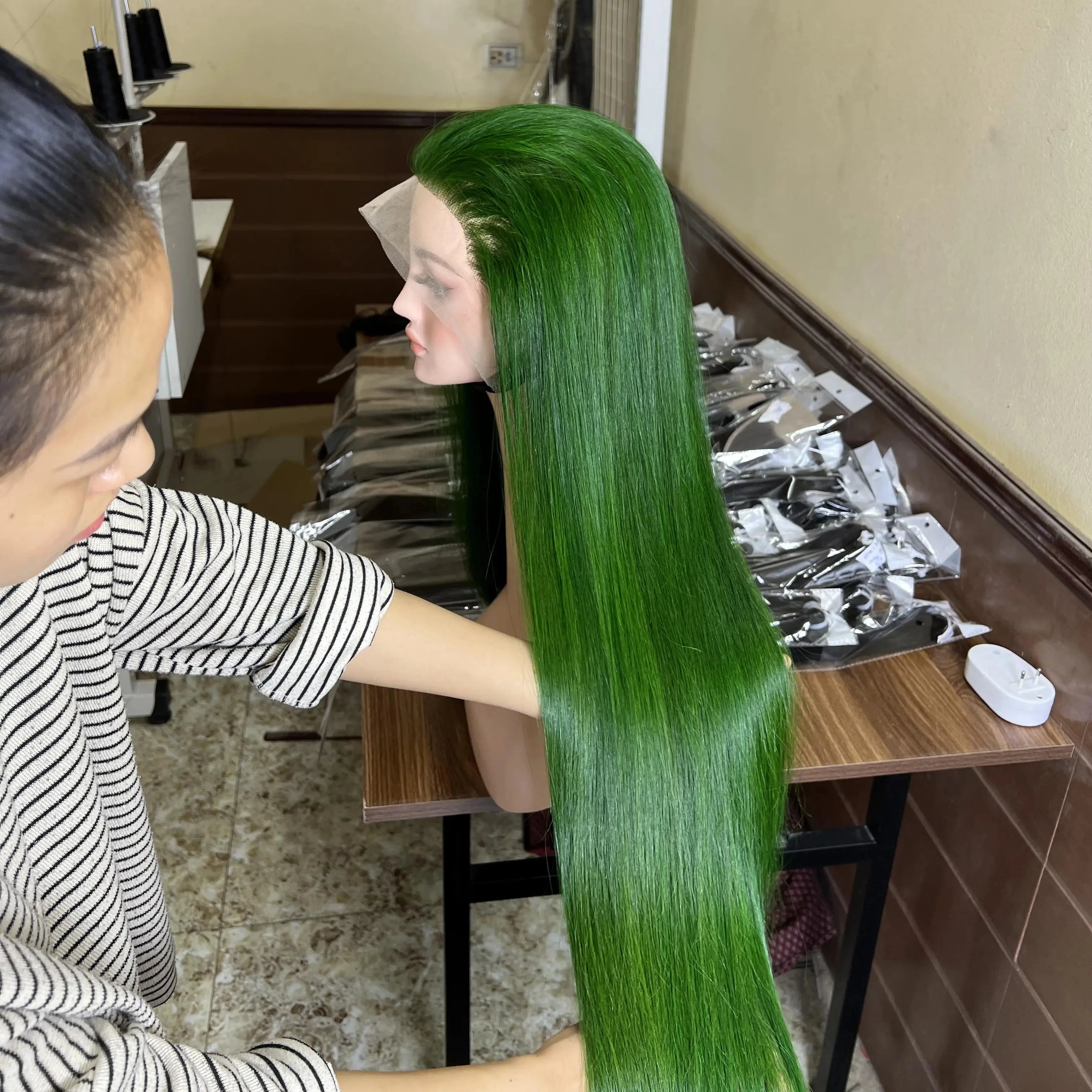 2024 Whosale Raw Vietnamese Human Hair Green Straight Glueless Full HD Transparent Wigs Training Heads Black Women