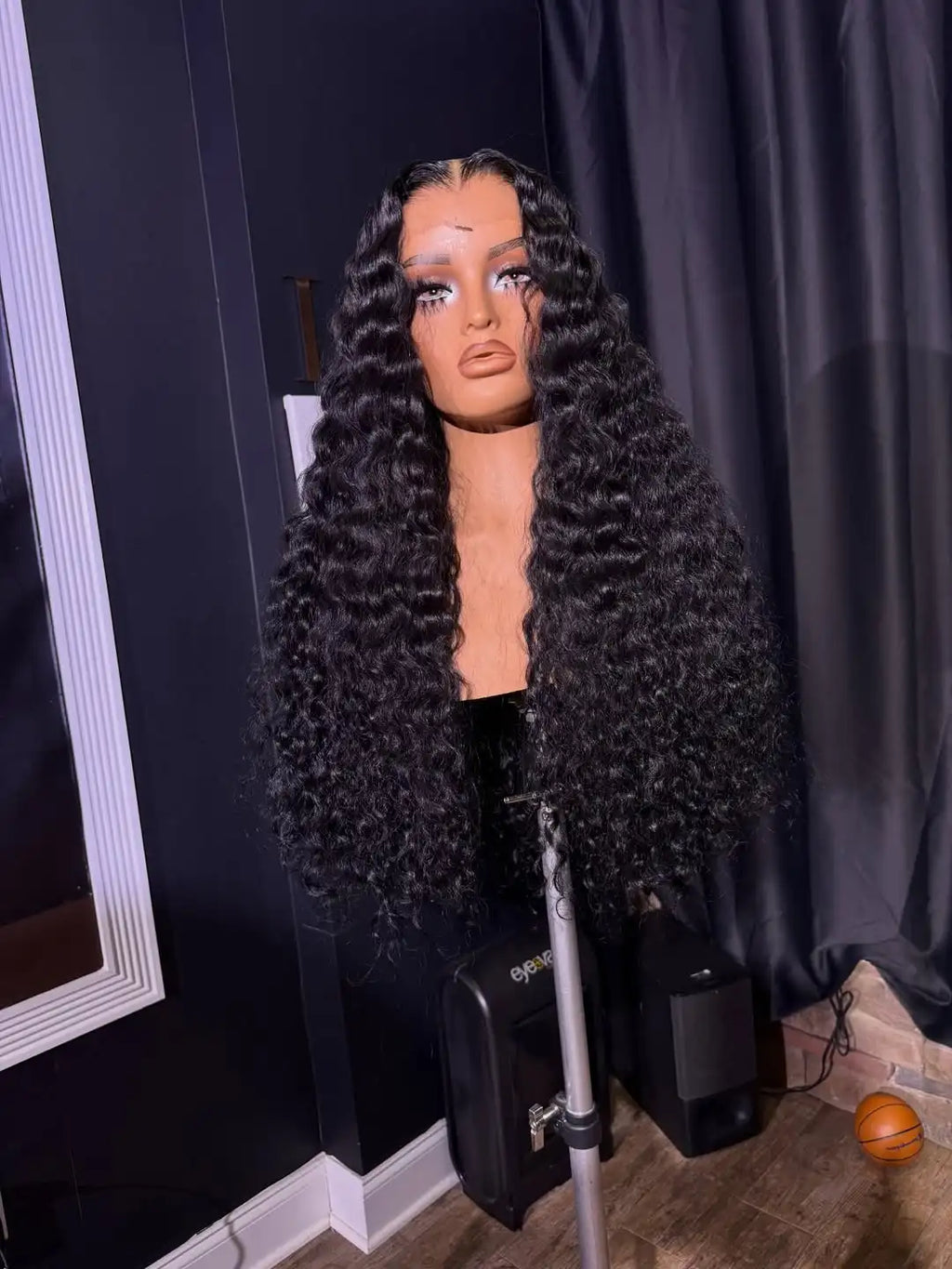 Human Hair Wigs Vendors Sale HD Transparent Swiss Lace Pre-Plucked Curly Wigs for Black Women