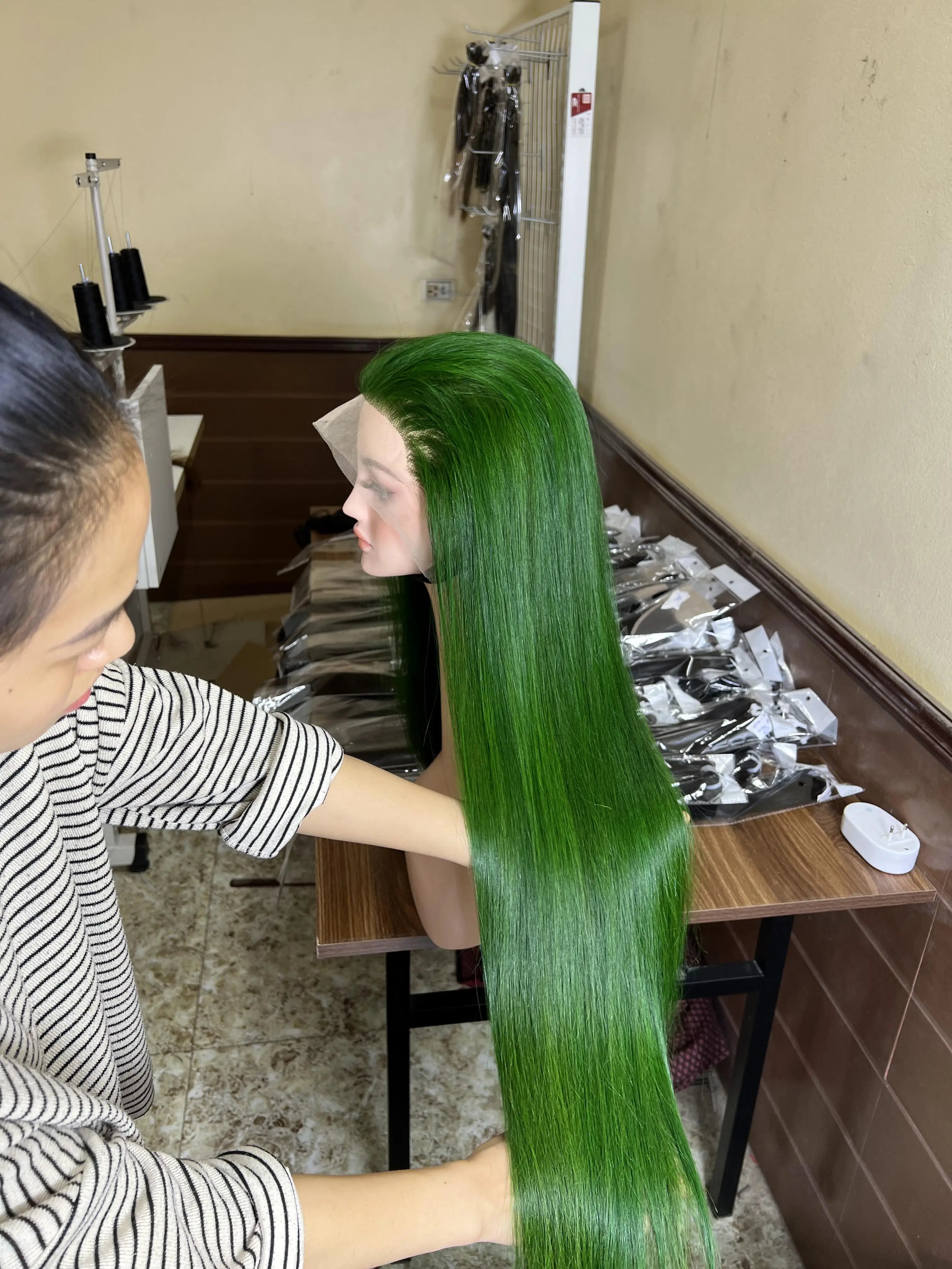2024 Whosale Raw Vietnamese Human Hair Green Straight Glueless Full HD Transparent Wigs Training Heads Black Women