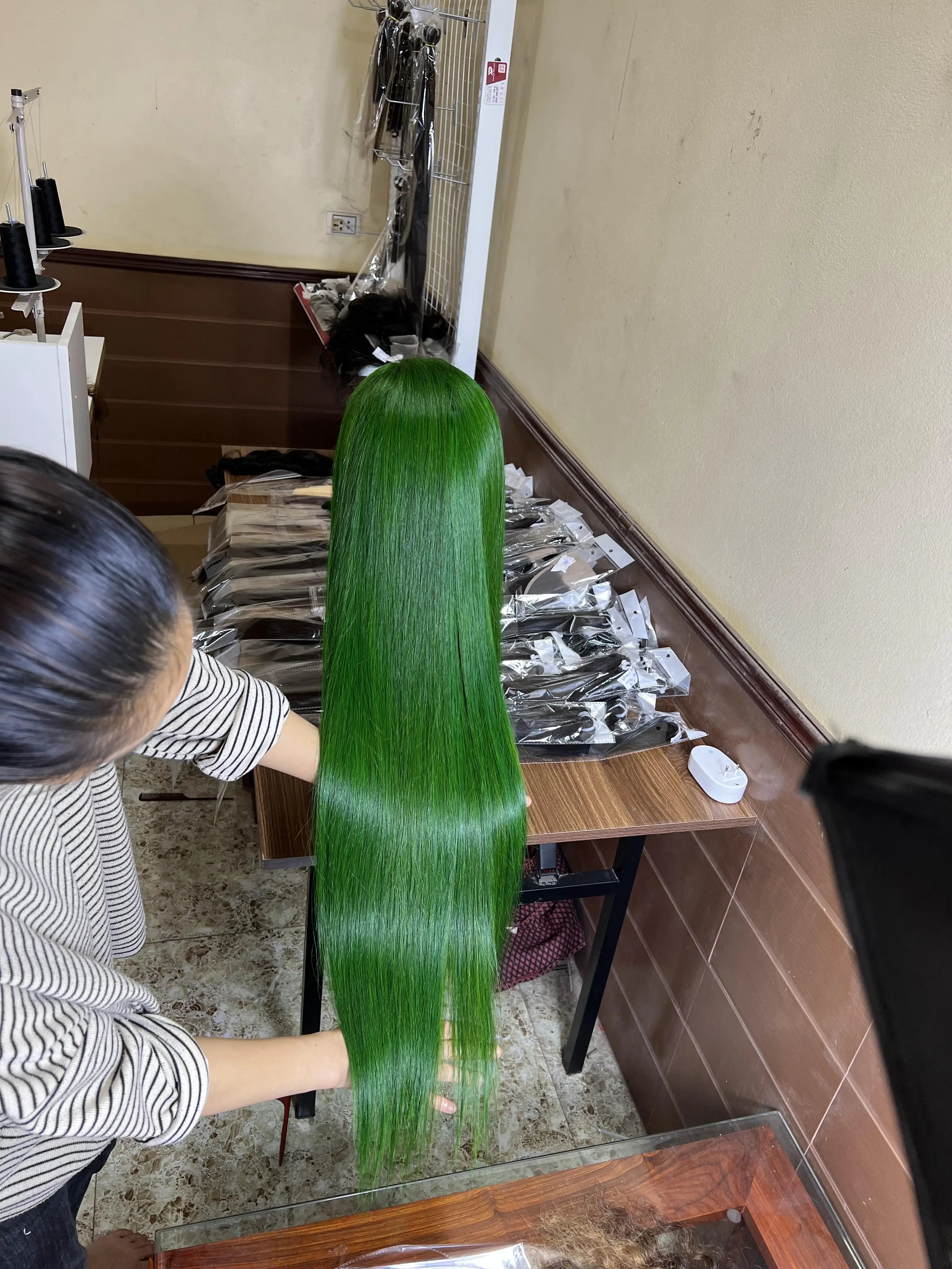 2024 Whosale Raw Vietnamese Human Hair Green Straight Glueless Full HD Transparent Wigs Training Heads Black Women